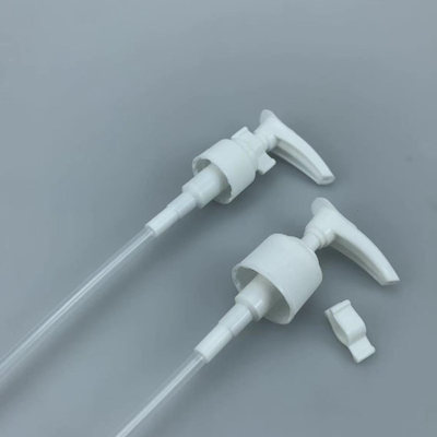 Pompa bianca di plastica normale dell'erogatore della lozione di 24mm per le latte