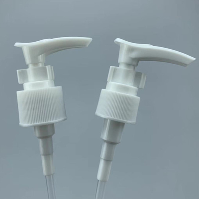 Pompa bianca di plastica normale dell'erogatore della lozione di 24mm per le latte