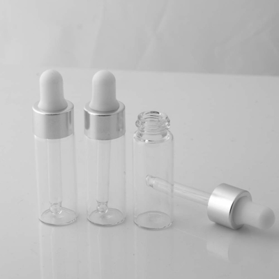 Mini bottiglie di vetro d'argento del contagoccia del ODM dell'OEM delle bottiglie di olio essenziale 5ml
