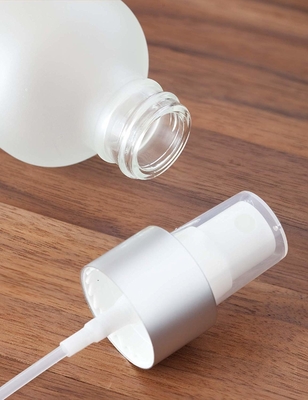 Contenitori cosmetici della bottiglia dello spruzzo dell'ANIMALE DOMESTICO 50ml con la pompa di 24MM